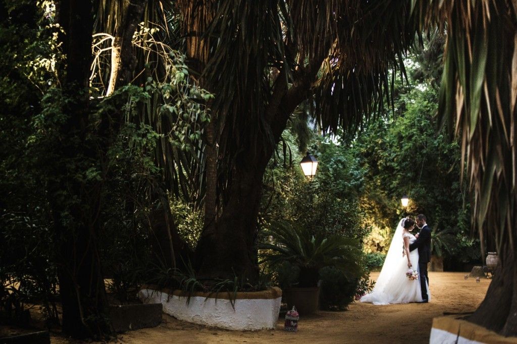 Boda en el Cortijo Santa Rosa, Córdoba, con jardín centenario para bodas grandes e íntimas