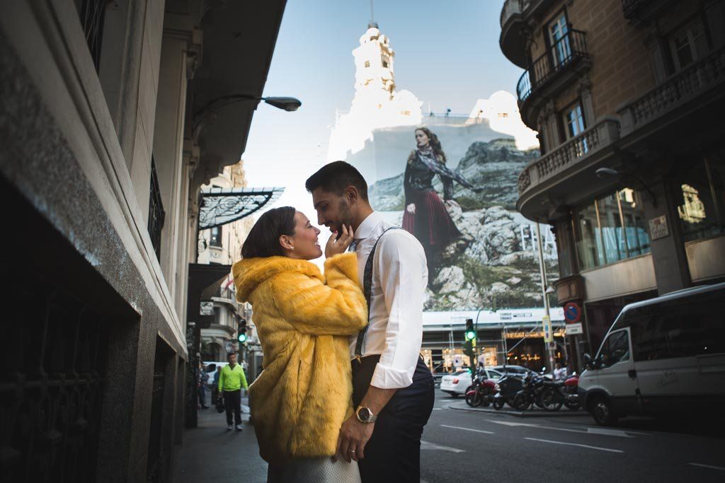 Postboda en Madrid callejeando por la Gran Via