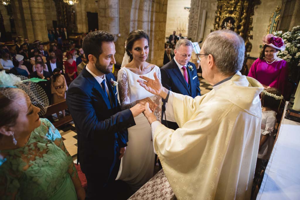 Boda en San Nicolas y El Capricho, consejo del parroco