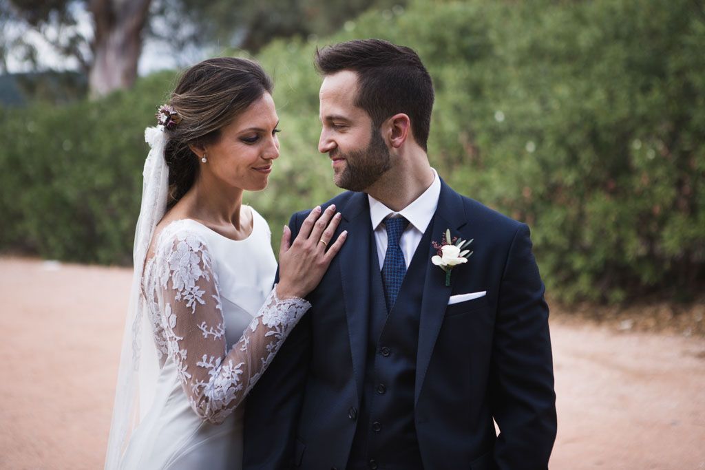 Boda en San Nicolas y El Capricho, gestos de pareja