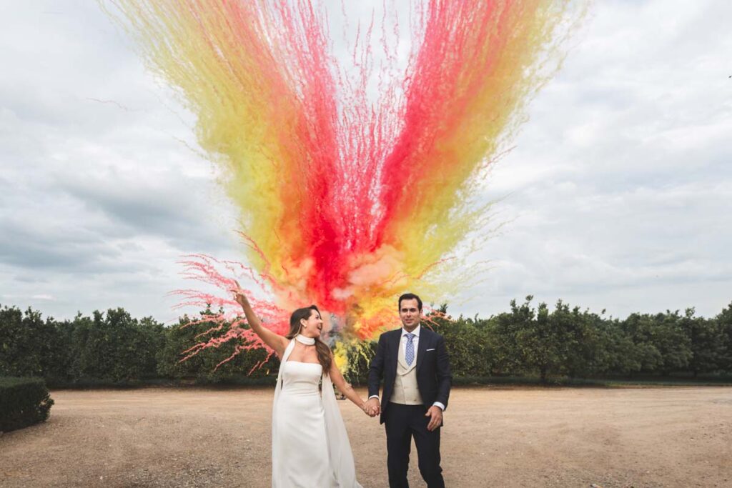 Pareja durante su boda en un entorno de Córdoba