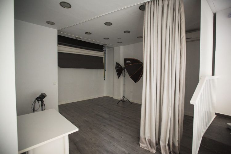 Fotografo bodas Córdoba, entrada estudio y escalera