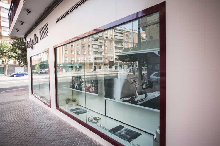 Fotografo bodas Córdoba, fachada desde Infanta Doña Maria