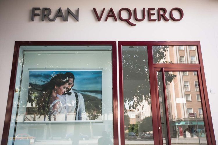 Fotografo bodas Córdoba, fachada Avda. Aeropuerto. Contactar fotógrafo en Córdoba